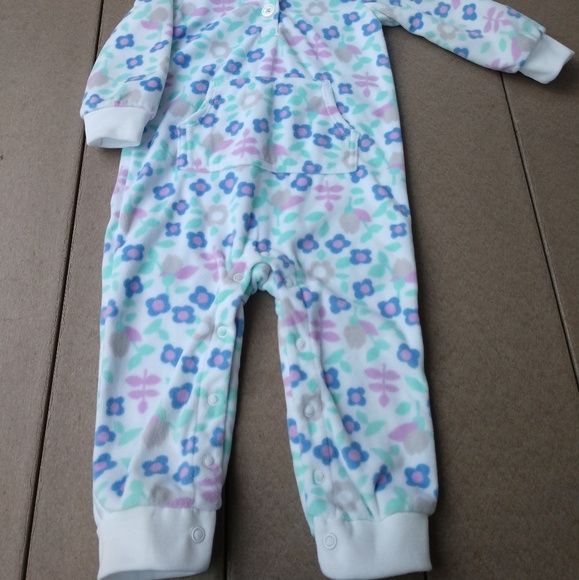 Carter's baby pajamas with hood 12 mo. - Picture 3 of 3